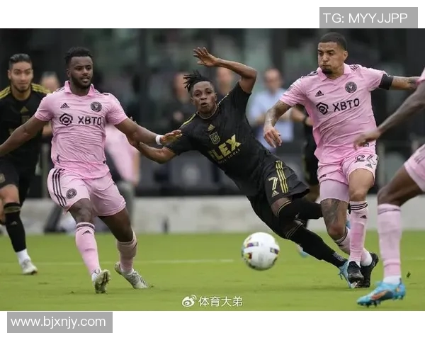 费城与辛辛纳提的激烈对决揭示了两队的实力与潜力 费城与辛辛纳提的激烈对决揭示了两队的实力与潜力