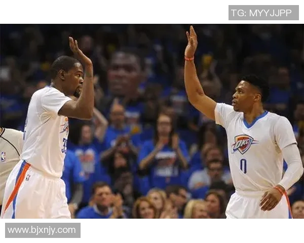 雷霆与小牛季后赛第四场精彩对决回顾与分析