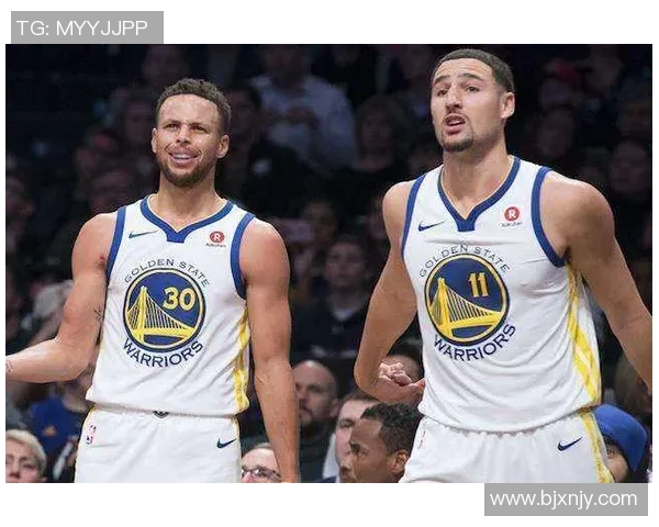 黄金双枪对决水花兄弟谁能在赛场上笑到最后争夺篮球荣耀